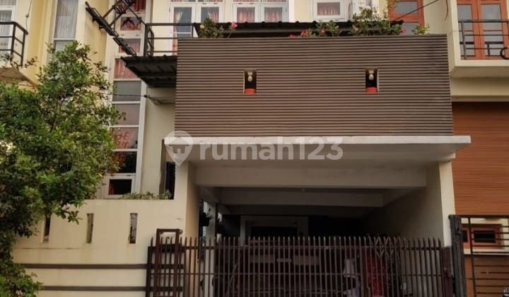 Dijual rumah 2,5 lantai sudah renov di Daan Mogot arcadia,nego