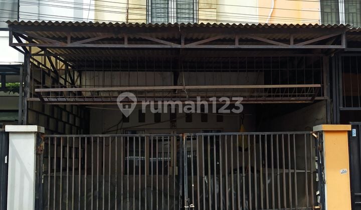 Dijual rumah 2 lt di tamsur,cocok untuk kantin,depan sekolahan. Dijual rumah 2 lt di tamsur,cocok untuk kantin,depan sekolahan.