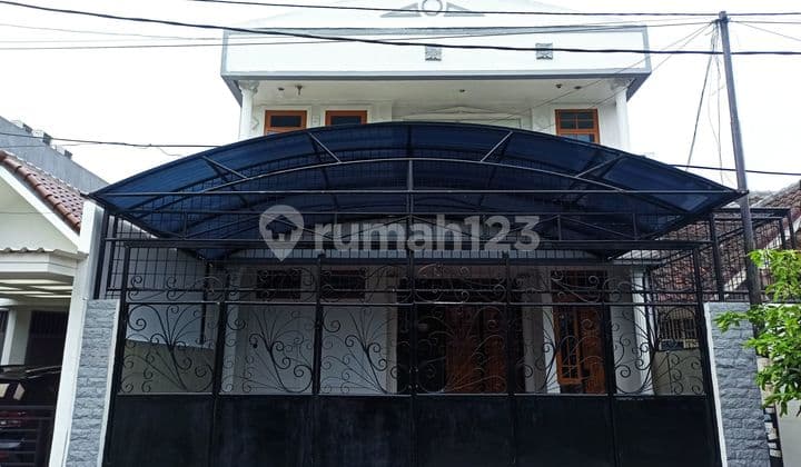 Affordable 3-story house for sale in Citra Garden, strategic location, negotiable.