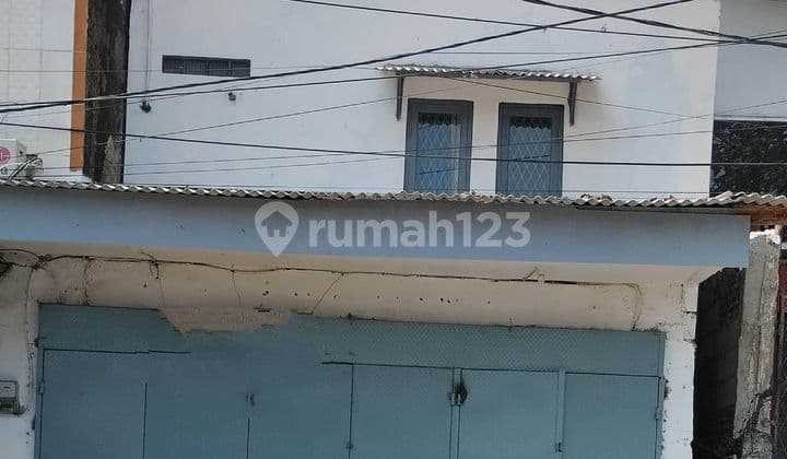 Dijual murah rumah 3 lantai,dijalan raya,lokasi bagus,harga nego