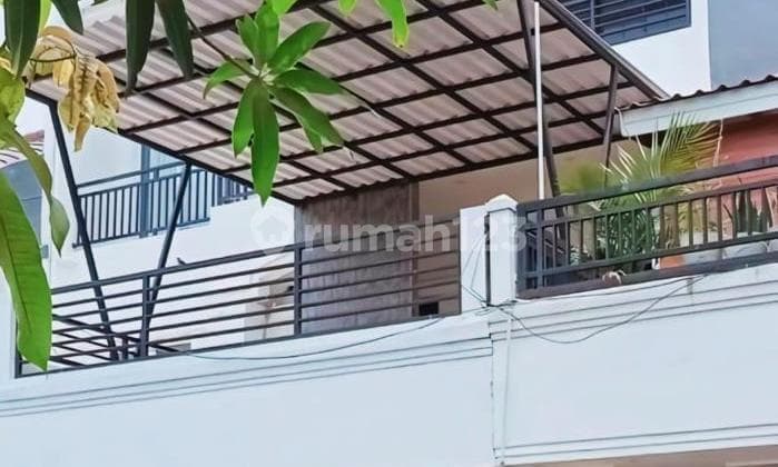 Dijual Rumah Bagus 3 Lantai Jalan Lebar Lokasi Strategis Hrg Nego