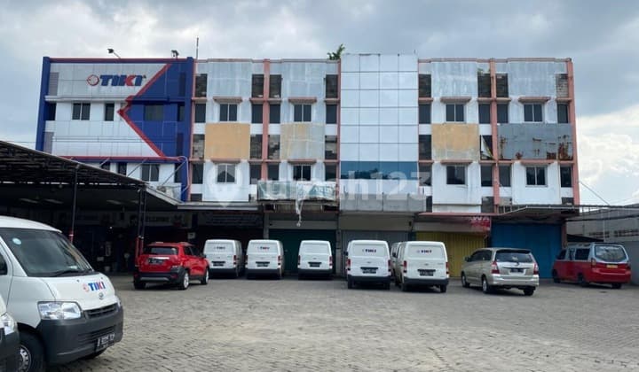 Disewakan Ruko 3 Lantai Luas Tanah 200m2 Di Jalan Merdeka Cimone
