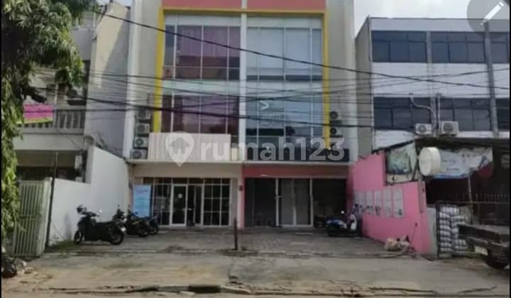 Disewakan Murah Ruko 3 Lantai di Tanjung Duren Barat Lokasi Oke