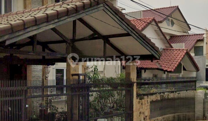 Dijual Rumah 300M2 di Taman Meruya Ilir Lokasi Strategis Hrg Nego