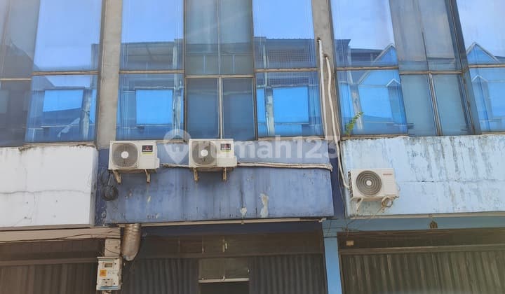 For Sale: 3.5-Story Shop House in Daan Mogot Arcadia, Price Negotiable, Great Location