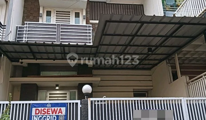 Flood-Free House for Rent in Daan Mogot Baru. Nice Semi-Furnished House