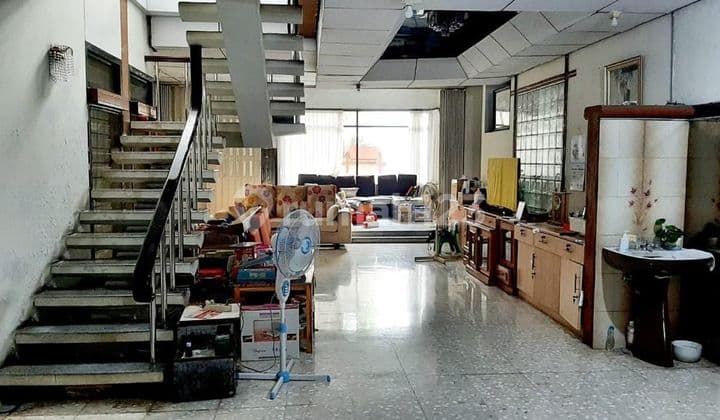 For Quick Sale: Five-Bedroom House in Taman Kedoya Baru