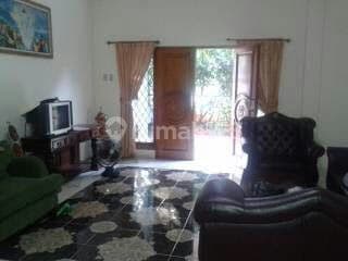 Dijual cepat dan murah Rumah Hook 2 Lantai di Jl. Bungur Jakarta Pusat 14 kamar tidur 5 kamar mandi