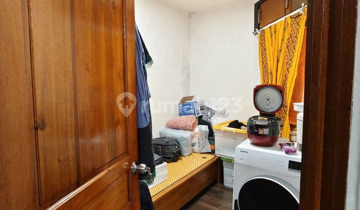 Dijual Apartemen Gajahmada. 3 Kamar Tidur HGB Strategis Dekat MRT