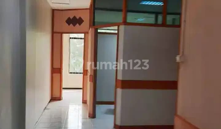 For Sale Strategic 3.5-Story Shop House Zero Road Main Street in Surabaya
