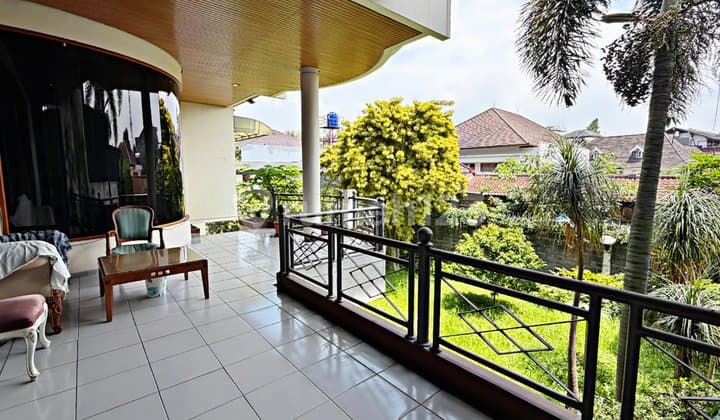 Setrasari Kulon Housing - Fully Furnished Wide Yard Ready to Occupy (Negotiable Price)
