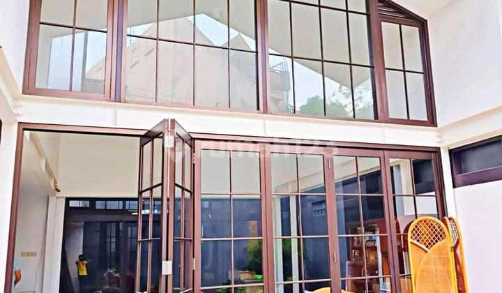 Rumah Klasik Dengan Halaman Hijau Asri Siap Huni Di Perumahan Setramurni Bandung