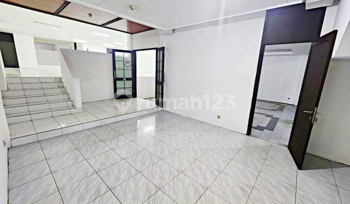Gedung Ruang Usaha di Surya Sumantri Maranatha - Bangunan Bagus Cocok untuk Usaha / Kantor