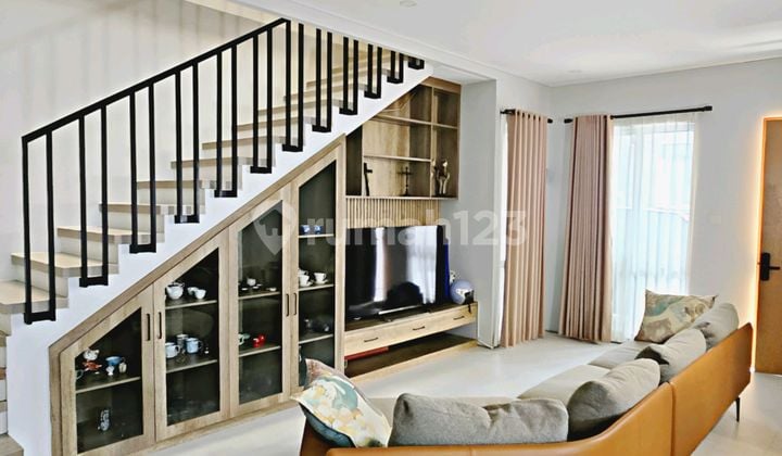 Setraduta Residence - Minimalis Modern 2 Lantai Full Furnish Siap Huni ( Harga Nego )