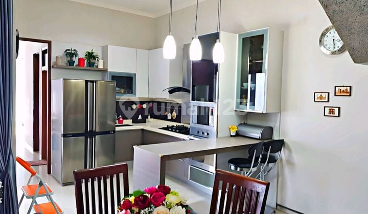 Rumah Minimalis Homy Furnished 2 Lantai Siap Huni di Setramurni - Turun Harga Jual Cepat ( Good Invest )