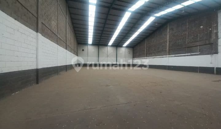 Disewakan gudang lokasi sangat strategis 5 menit masuk tol padalarang