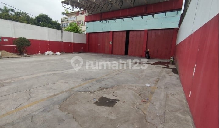 Ex Showroom Warehouse in West Bekasi