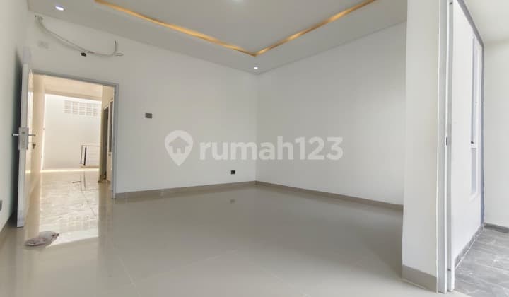 Rumah Baru 3 Lantai SHM - Sertifikat Hak Milik