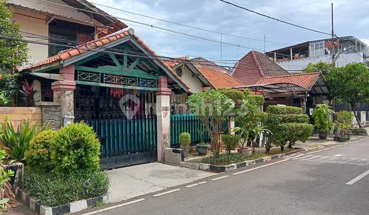 Boarding House Still Operating in Cempaka Putih, Freehold Title