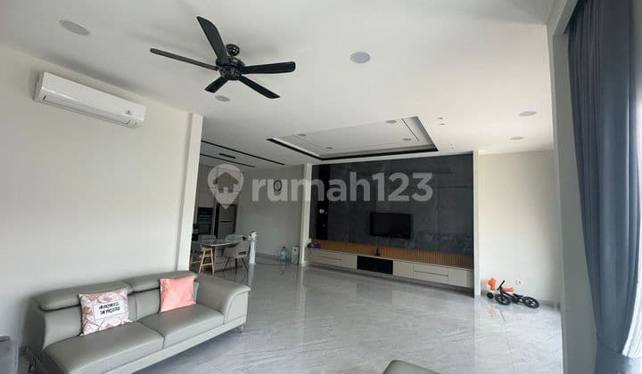 Rumah Modern Minimalis Ada Rooftop di Jakarta Barat