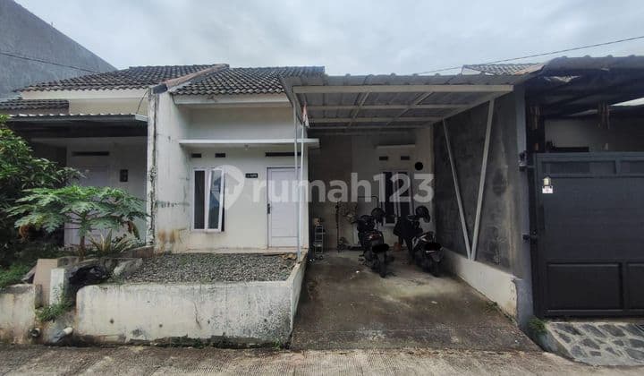 Rumah 2 KT Siap Huni 10 Menit ke Terminal Sawangan Hadap Selatan J41189