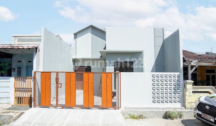 Rumah 3 Kamar 15 Menit ke Eka Hospital Harapan Indah Siap Huni J32247
