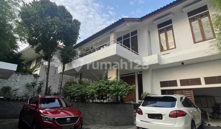 Rumah 2 Lantai di Cipete Halaman Luas, Homey Dan Siap Huni