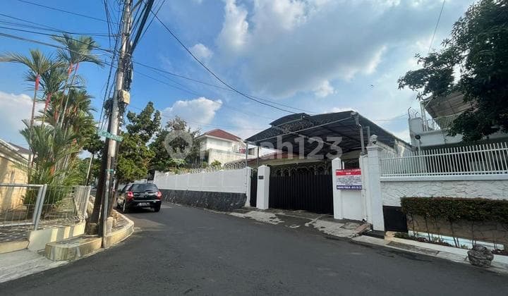 Rumah Bagus di Saidi Cipete Siap Huni Dengan Kolam Renang Dan Tanah Luas