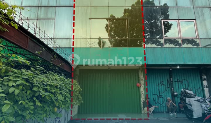 Dijual Ruko di Jalan Raya Kebayoran Lama Akses Dengan Jalan Besar Dan Dekat Dengan Pusat Kota