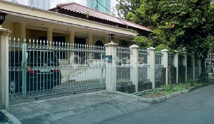 FOR SALE RUMAH MENDEKATI NJOP, POSISI HOOK, DI KAWASAN ELIT & SANGAT STRATEGIS MEGA KUNINGAN!