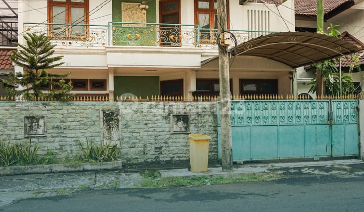 Rumah Tinggal Dalam Kompleks Hunian Nyaman Di Kawasan Strategis, Bangunan 2 Lantai