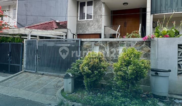 Rumah Cantik Minimalist di Pondok Indah