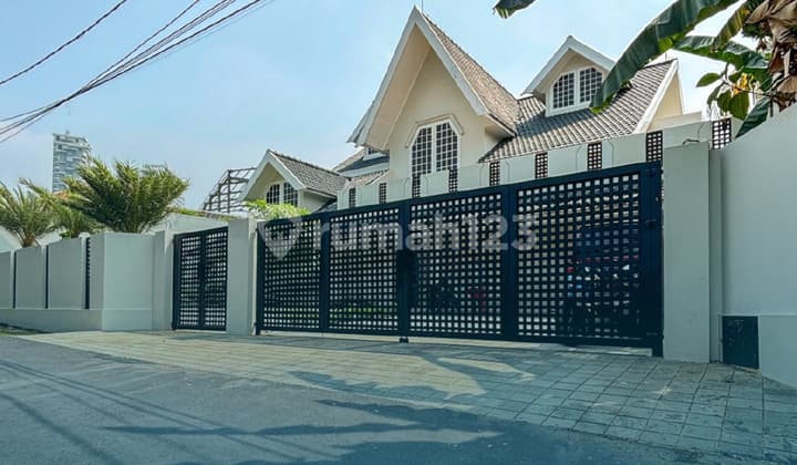 Rumah Mewah Dalam Exclusive Townhouse, Akses Jalan Lebar, Lokasi Strategis, Tenang Dan Nyaman.