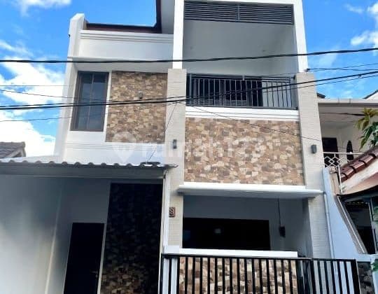 Dijual Rumah 2 Lantai, Siap Huni, Di Daerah Alam Sutera