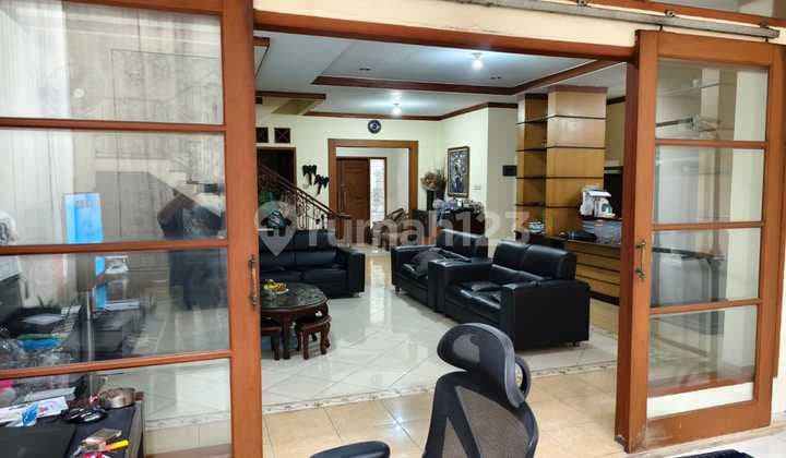 Dijual Rumah 2 Lantai Di Dekat Cafe Leviticus Kondisi Terawat