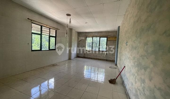 Disewakan Ruko 4.5 Lantai di Bandengan Cocok untuk Kantor Gudang