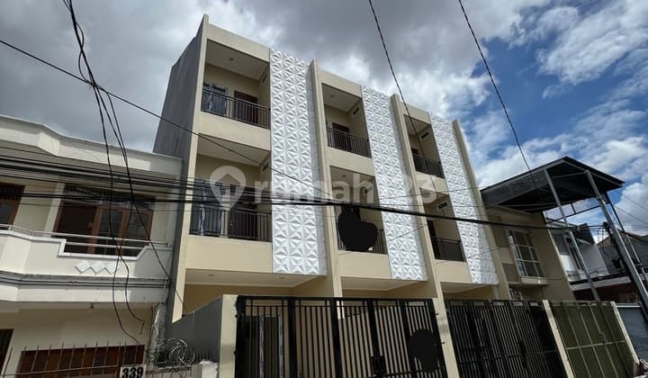 Dijual Rumah 3 Lantai Brand New di Duri Kepa Lokasi Strategis
