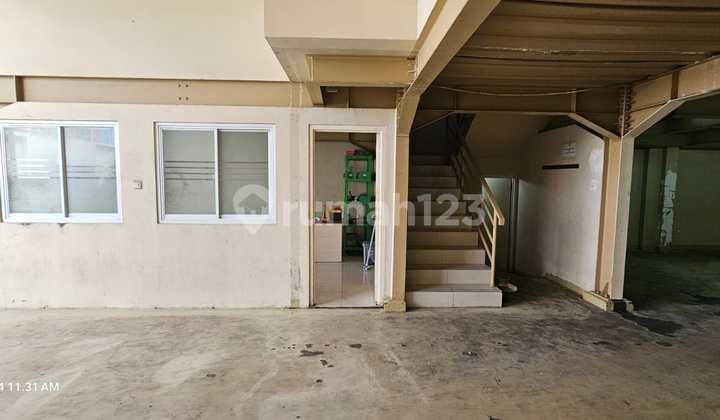 Dijual Gudang 3 Lantai di Bizpark Daan Mogot Bangunan Terawat