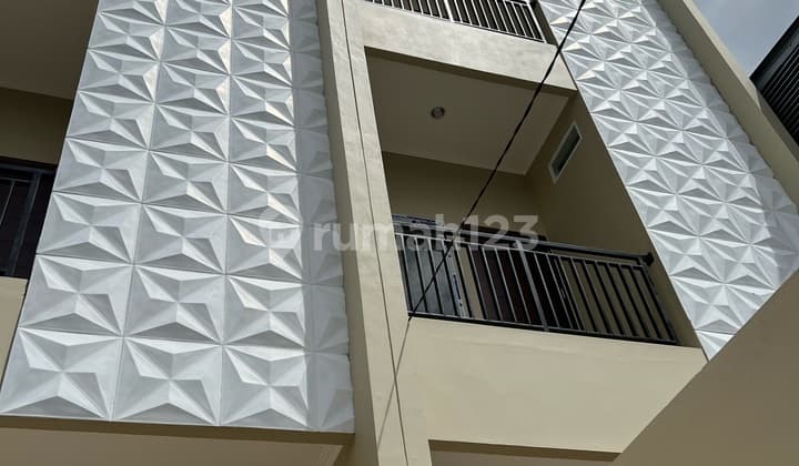 Dijual Rumah Baru 3 Lantai di Duri Kepa Cocok untuk Home Office