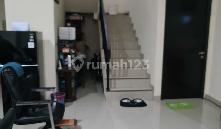 Jual Rugi Rumah Besar 2 Lantai di Meruya Ilir Siap Huni