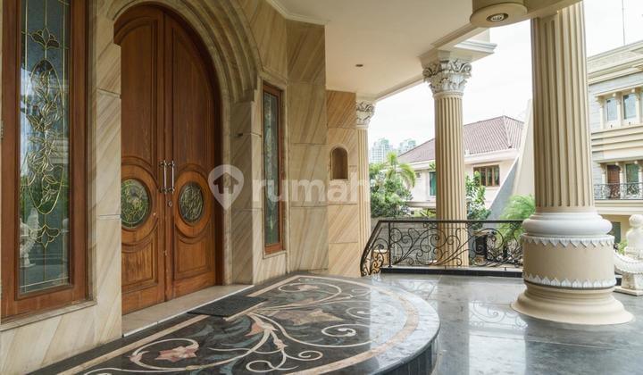 Dijual Rumah Mewah 3 Lantai di Kelapa Gading Posisi Hook