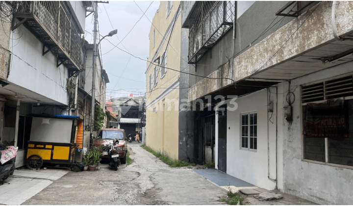 Rumah jalan gang Sentea Jakarta Barat