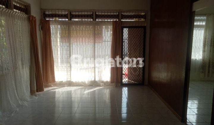 RUMAH BESAR LOKASI TENGAH KOTA JL. JEND SUDIRMAN AMAN DAN NYAMAN HARGA NEGO