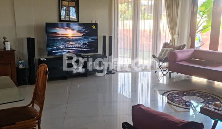 RUMAH BESAR VIEW LAUT SEMI VILLA SEMI FURNIS LOKASI BATAKAN AMAN NYAMAN HARGA NEGO