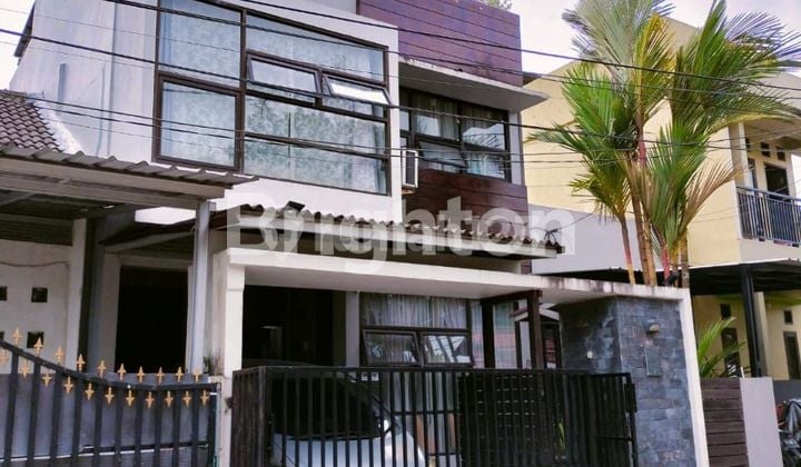 RUMAH FULLFURNISH TENGAH KOTA BERNUANSA MINIMALIS ELEGAN LOKASI DALAM PERUMAHAN REGENCY AMAN NYAMAN HARGA NEGO