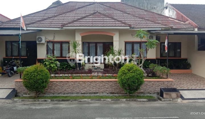 RUMAH ASRI DENGAN LUAS TANAH BESAR LOKASI TENGAH KOTA DALAM PERUMAHAN WIKA AMAN NYAMAN HARGA NEGO