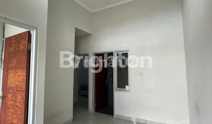 DIJUAL RUMAH TENGAH KOTA BERNUANSA MINIMALIS LOKASI DALAM PERUMAHAN REGENCY AMAN NYAMAN HARGA NEGO