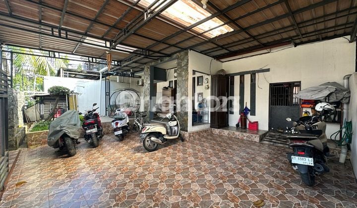 DIJUAL RUMAH 2 LANTAI TENGAH KOTA BERNUANSA MINIMALIS ELEGAN LOKASI DALAM PERUMAHAN WIKA AMAN NYAMAN HARGA NEGO