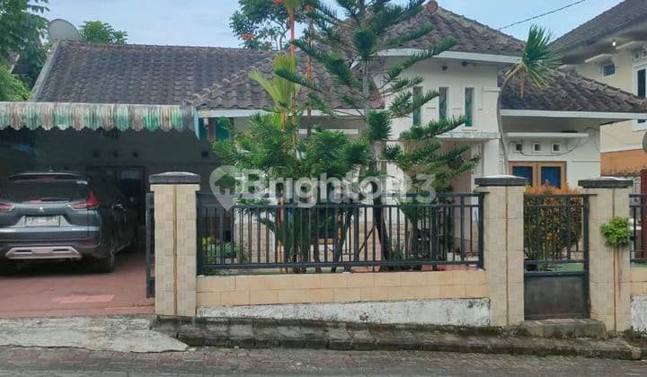 FOR SALE BEAUTIFUL HOUSE IN THE CENTER OF TOWN LOCATED IN SEPINGGAN PRATAMA HOUSING ESTATE, SAFE AND COMFORTABLE, PRICE NEGOTIABLE.