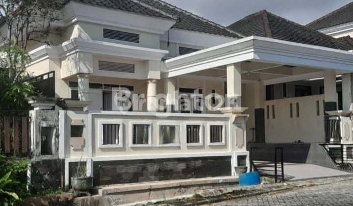 Translation: For Sale : Single-Story Semi-Furnished House, City Center Location in Sepinggan Pratama Housing, Safe, Comfortable, Price Negotiable.
